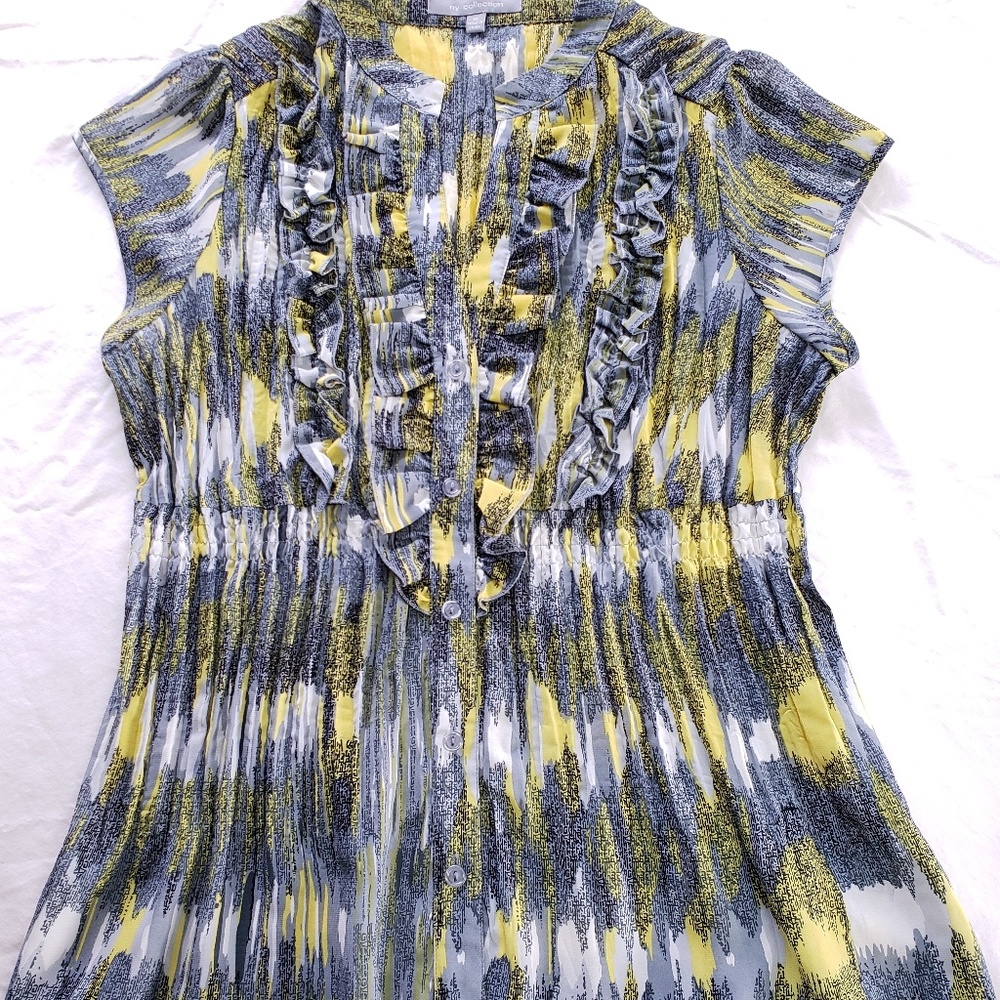 NY Collection cap sleeve roushed blouse.